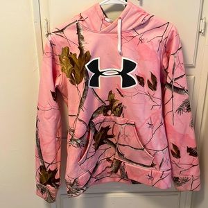 Under Armour pink Camo women pullover sweatshirt,Excellent condition size small